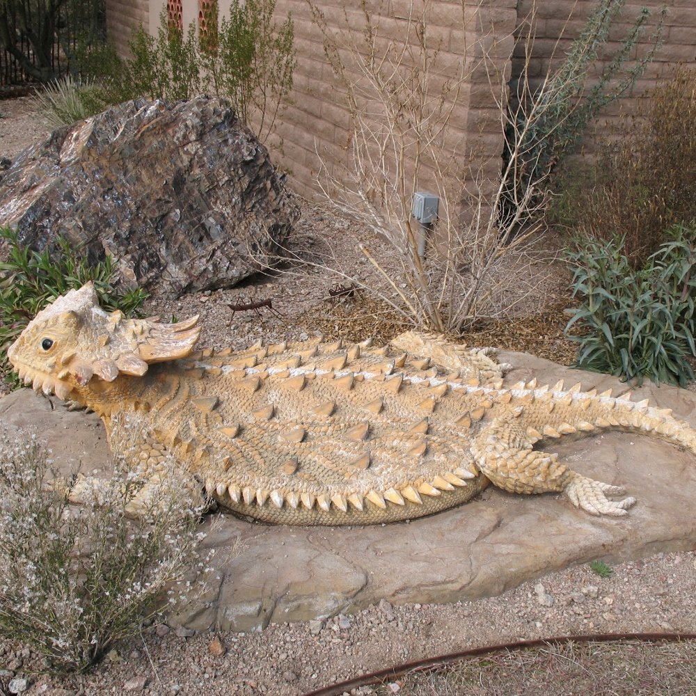 Horned lizard sculpture