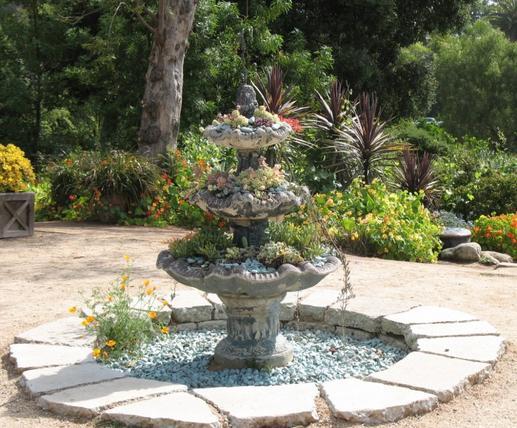 Fountain with succulents Hot Gardens